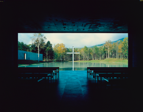 光之教堂 Church of the Light,图片来源:安藤忠雄建筑研究所 “水之教堂”是安藤忠雄1975年为日本北海道设计的作品,也是世界上独一无二,唯一一座以“水”为主题的教堂。 光之教堂 Church of the Light,图片来源:安藤忠雄建筑研究所 “水之教堂”是安藤忠雄1975年为日本北海道设计的作品,也是世界上独一无二,唯一一座以“水”为主题的教堂。