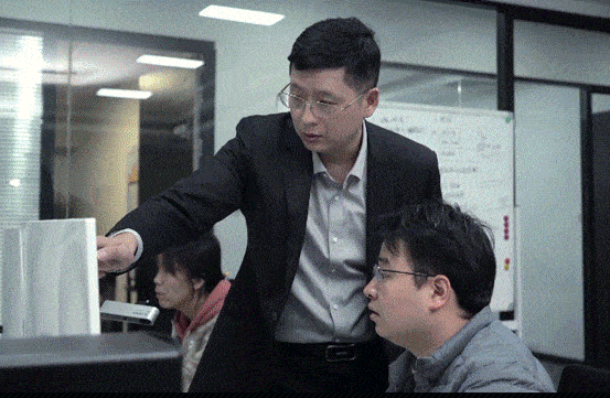 六年奋斗，他带领团队研发出芯片，为机器人加装“眼睛”！
