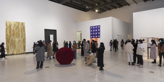 ”詹姆斯·李·拜尔斯：完美时刻”红砖美术馆展览现场 