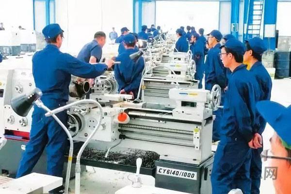 新版《职业教育专业目录》研制工作原则是什么？