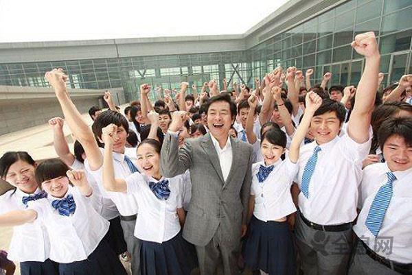 新版《职业教育专业目录》研制的过程是什么？