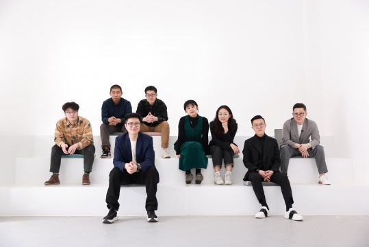 42 art space团队合影，刘钊（前排左一）、王普（中排右一） ©️42 art space 