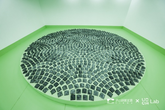 金雨 《罗马广场》 组合尺寸500 x 500 cm 大理石、3D扫描、CNC雕刻、凡士林  2021 
