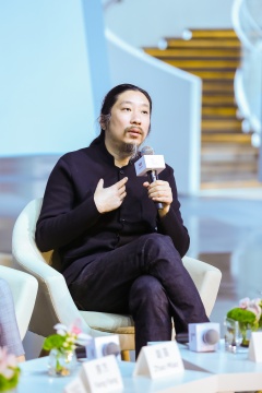 艺术评论家、策展人、北京当代艺术总监 鲍栋在沙龙中进行发言 艺术评论家、策展人、北京当代艺术总监 鲍栋在沙龙中进行发言