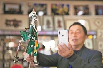 帐中挥舞古今事 华州皮影展新姿