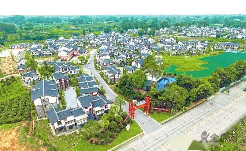 吃水不忘掘井人 总书记走进移民村