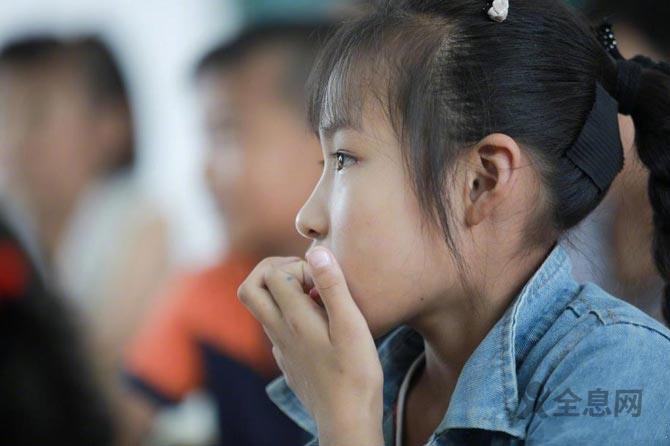 必须打破“校内减负校外增”的怪圈！
