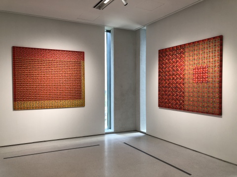 丁乙,《十示 2000-3》 ,2000 ,成 品布面丙烯,140 × 160 cm。图片由 UCCA 尤伦斯当代艺术中心提供。 丁乙,《十示 2000-3》 ,2000 ,成 品布面丙烯,140 × 160 cm。图片由 UCCA 尤伦斯当代艺术中心提供。