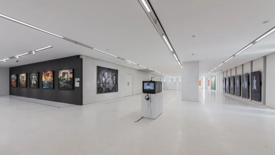 “激浪之城:世纪之交的艺术与上海”展览现场,UCCA Edge,2021 “激浪之城:世纪之交的艺术与上海”展览现场,UCCA Edge,2021