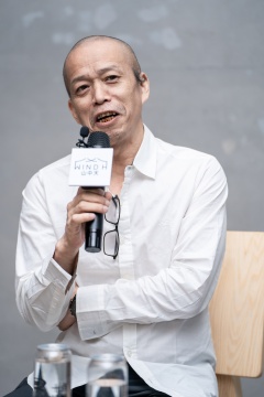 艺术家何云昌在媒体发布会现场(摄影:杨丽) 艺术家何云昌在媒体发布会现场(摄影:杨丽)