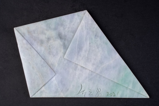 《优雅的房客》 翡翠 10.3x15.2x0.4cm130g 2021 《优雅的房客》 翡翠 10.3x15.2x0.4cm130g 2021