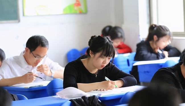 “三无家庭”的学生，为何不建议考公务员