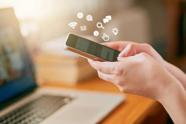 人民网评App自动续费 琢磨算计用户的APP走不远