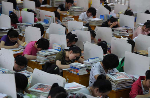 大学教授：中国教育存在3大问题，正在扭曲孩子的成长，家长注意