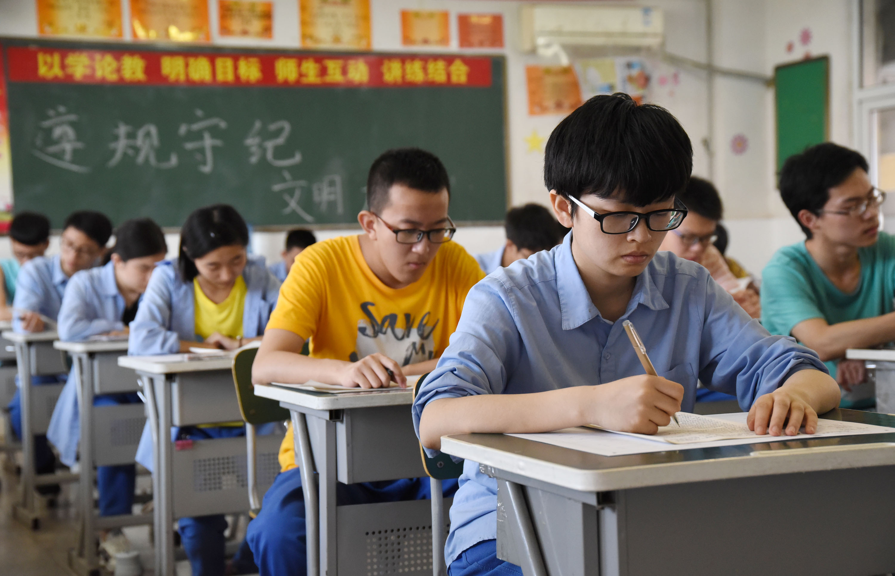 从放牛娃到北大博士，应试教育是“寒门难出贵子”的解药吗？