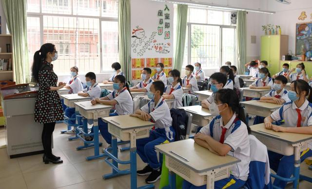 一名中学生挥拳打老师，将老师的脸打伤，是什么教育缺失？