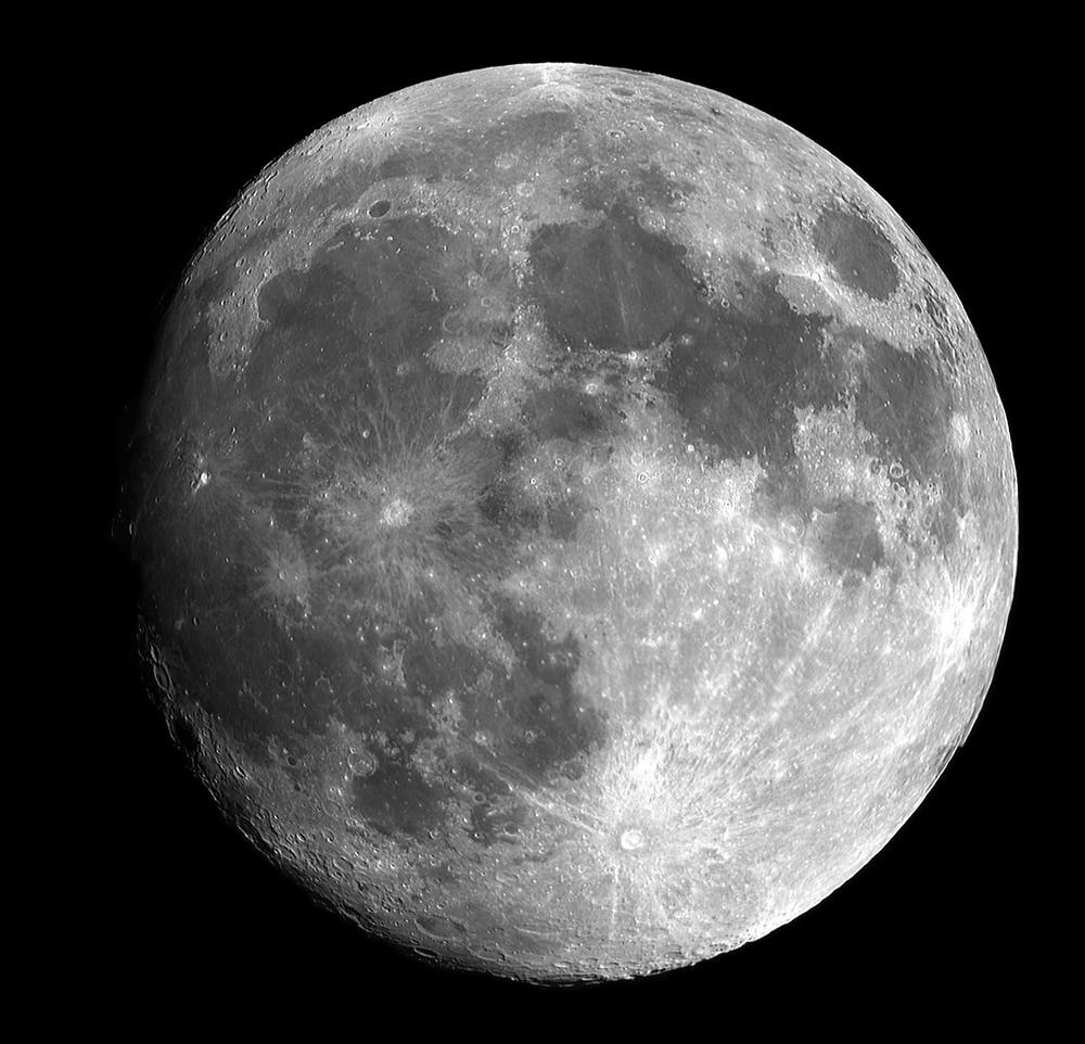 我国首次在月球背面发现“天外来客”：月球水之谜有望被解开
