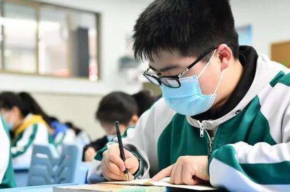 21年中考迎来“新变化”，想要顺利考上高中，成绩要达到这个数