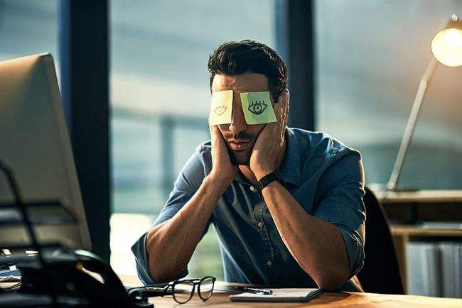 “转正”愈发困难，网络流行语与现实世界渐行渐远？
