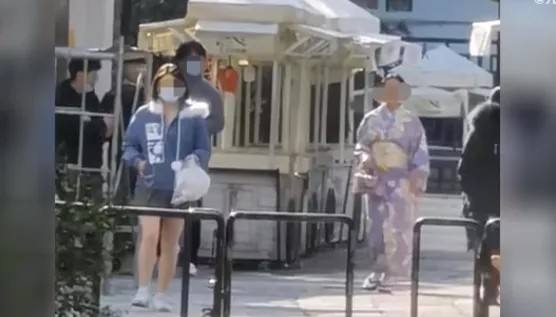 浙江一女子公祭日穿和服招摇过市，历史不容亵渎，底线不容触碰