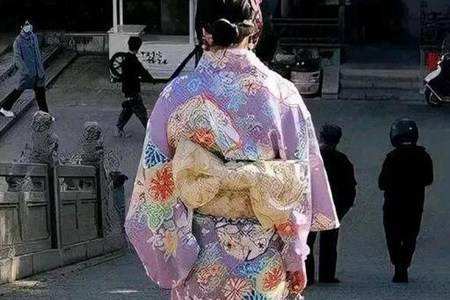 女子公祭日穿和服拍摄，被批评教育，他们想要传播什么