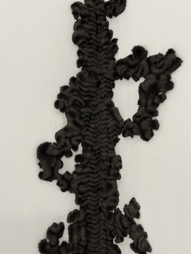 三位艺术家的作品,爬上星空间的角落、前台和木梁之下 三位艺术家的作品,爬上星空间的角落、前台和木梁之下