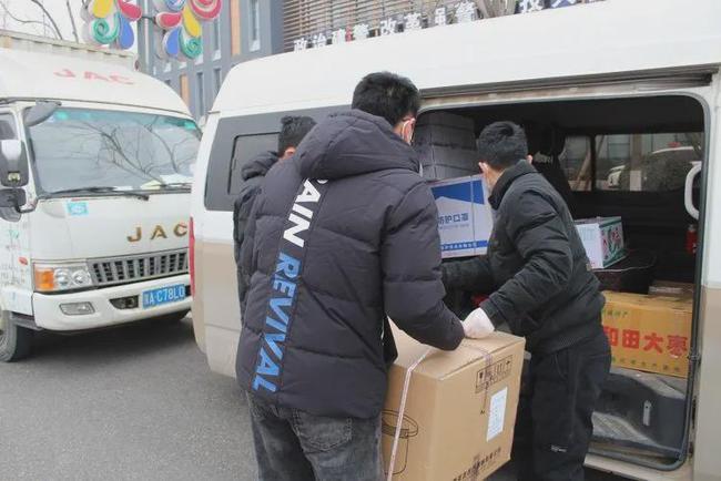 疫情之下，总有人在寒冬伸出援助之手带来温暖