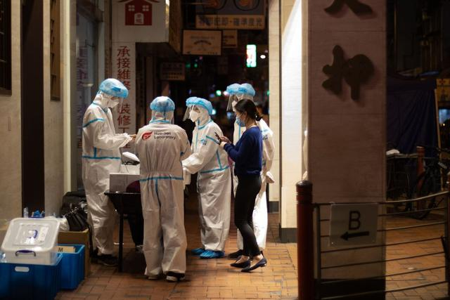 香港疫情来势汹汹 港澳办送上定心丸：香港只要有求 祖国必定有应