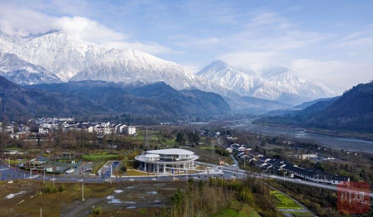 （中首）抬头见雪山 航拍奇峰逸景湔江河谷