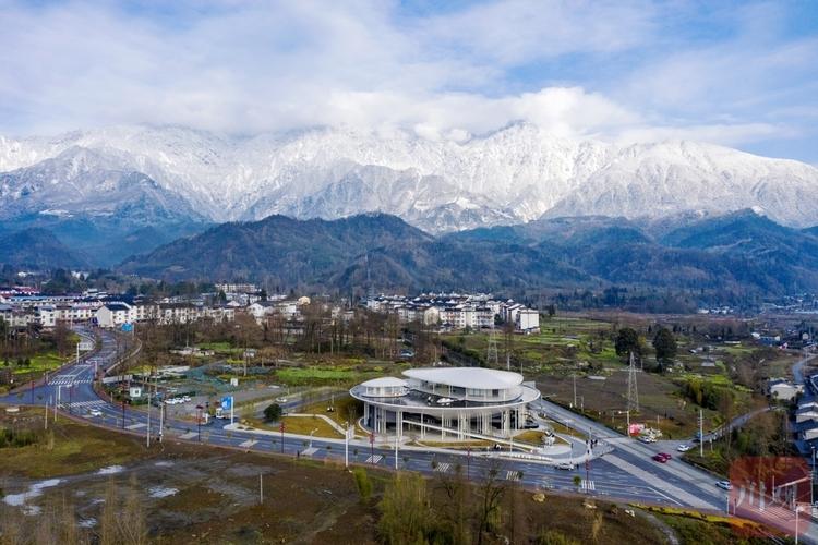 （中首）抬头见雪山 航拍奇峰逸景湔江河谷