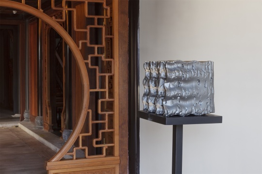 展望《隐力1#》作品:33×36×40cm 展台:H119×40×40cm 树脂 2017 展望《隐力1#》作品:33×36×40cm 展台:H119×40×40cm 树脂 2017