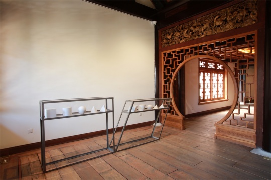 展望《双系统》正:115×130×30cm 斜:105.5×180×30cm 石膏 2009 展望《双系统》正:115×130×30cm 斜:105.5×180×30cm 石膏 2009