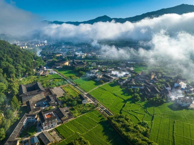 2008年，南靖县田螺坑土楼群、河坑土楼群、怀远楼、和贵楼共20座土楼升格为世界遗产。冯木波摄