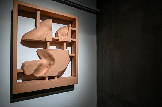 《玩具套装》(Kit)硅胶、聚氨酯泡沫芯、不锈钢 80×62.8×11.4cm 2020 《玩具套装》(Kit)硅胶、聚氨酯泡沫芯、不锈钢 80×62.8×11.4cm 2020