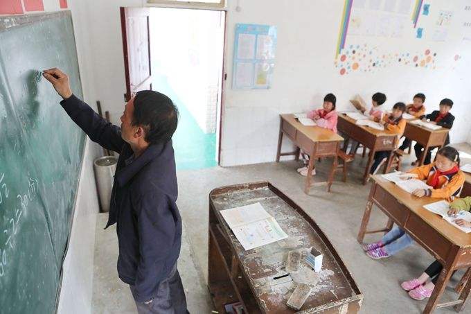 教育部：“国培计划”投入200亿元，培训校长教师1800多万人次 