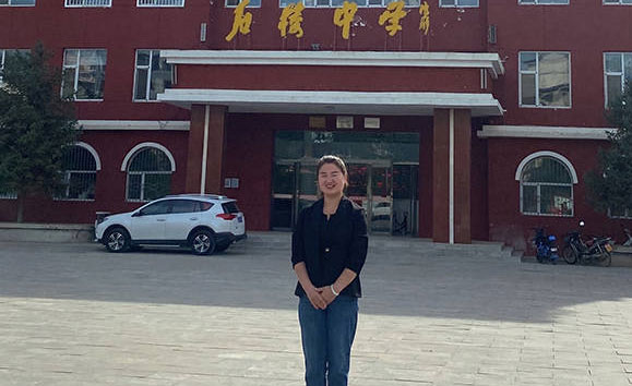 贫困县走出的研究生重返母校：希望孩子们自信地与世界“交手” 