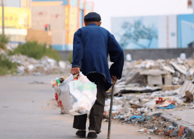 正在“裸奔”的农村老人，能抗住这波感染潮吗