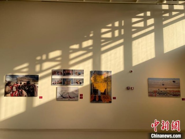 第十三届中国艺术节全国优秀美术、书法篆刻、摄影作品展览巡展现场。 高志苗 摄