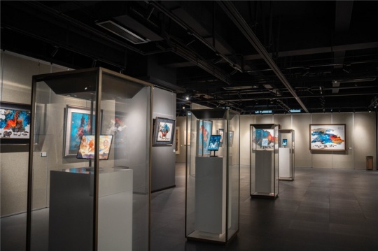 HUAWEI天生会画·《回望高原》艺术展献礼成都