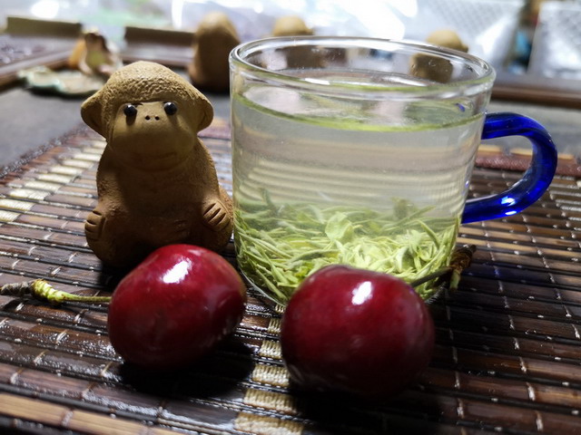 温杯烫壶，仅为好茶一杯