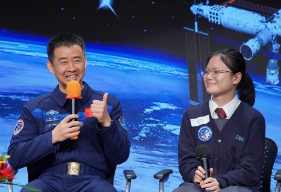 点亮香港“小航天迷”的“太空梦”——内地航天专家走进香港中小学校园