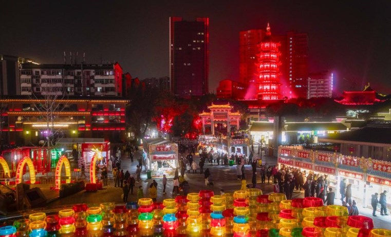 江西南昌：逛夜市，迎新年