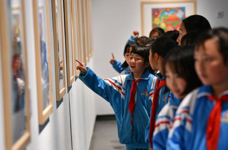 西藏首届特殊教育学校学生美术作品展开展