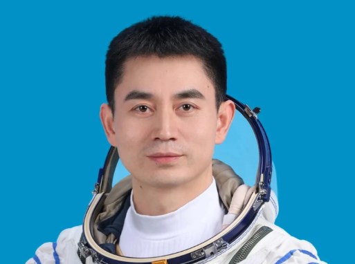 神舟十八号指令长：叶光富