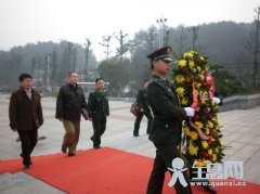 吴大崴为韶山武警战士送“福