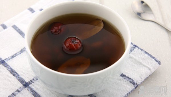 天气寒冷手脚冰凉就喝三红汤