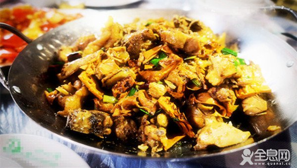 美味笋干焖鸡的家常做法