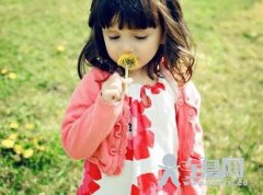 瞧瞧这个小女孩_小学作文