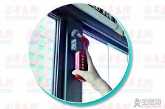 怎样正确使用安全锤逃生？