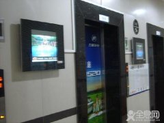 被困电梯时要保持冷静